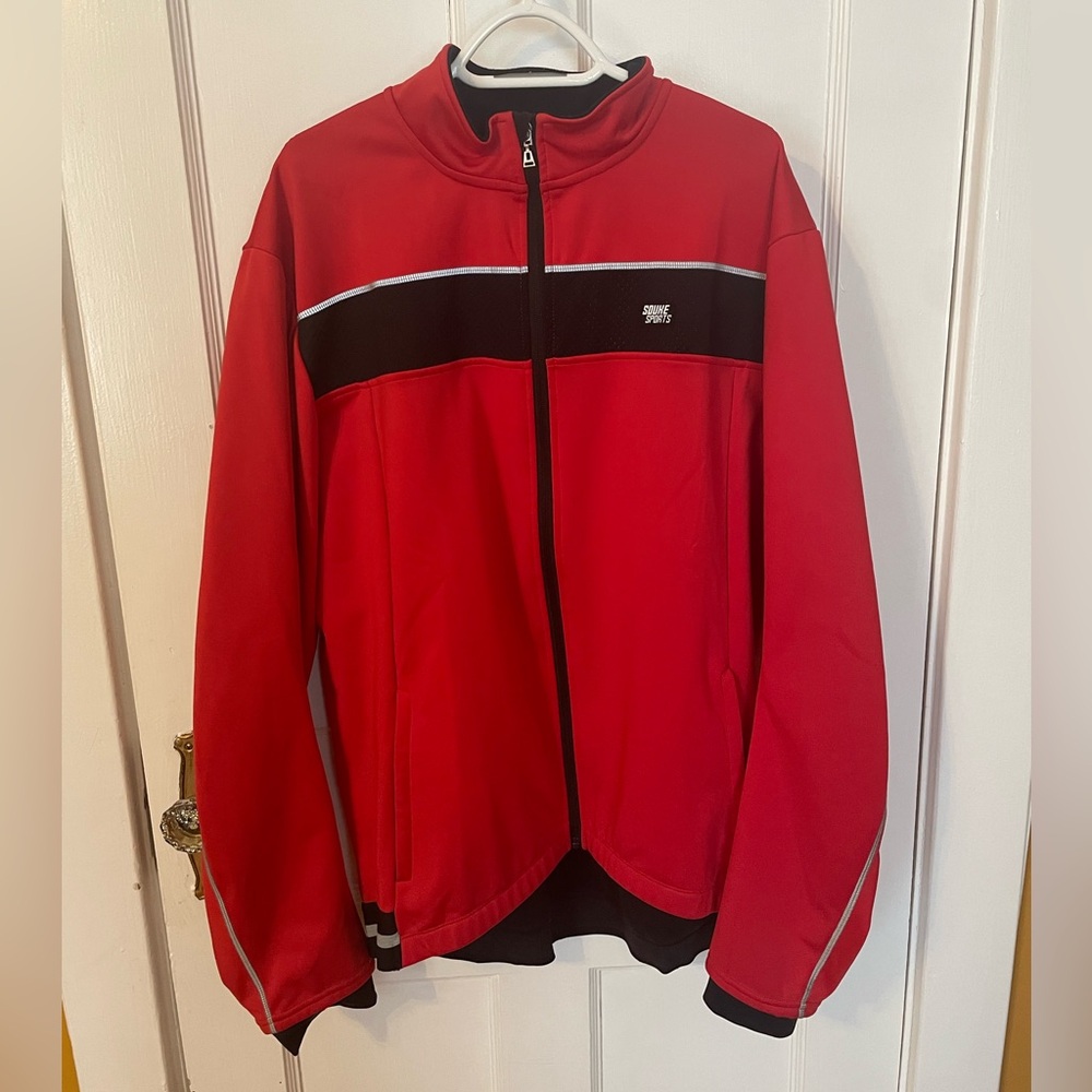 Souke sports men’s cycling/running jacket. Water and wind resistant. Size XXL.